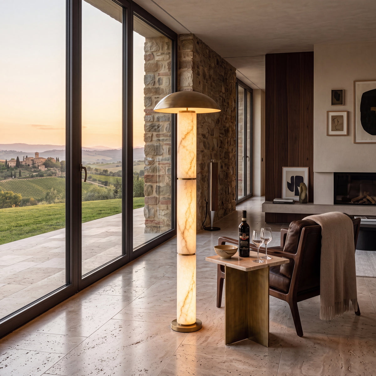 Colonne d’Onyx oniks lambader, Toskana manzaralı salonda